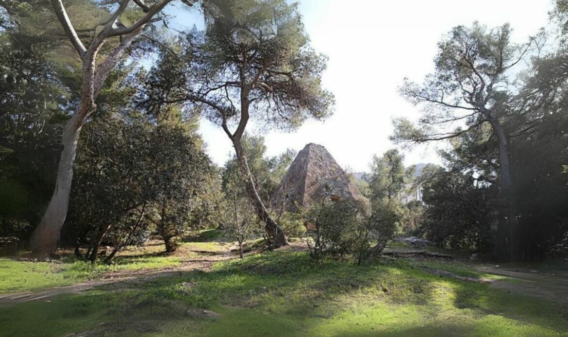 Pyramide du Roi D'espagne